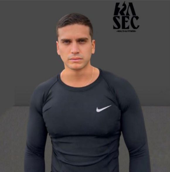 Retrato profesional de César Mendoza como fundador de RASEC